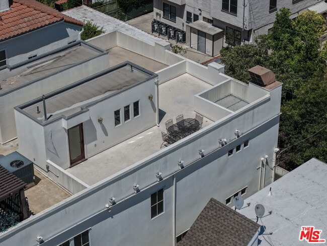 Building Photo - 744 N Alfred St