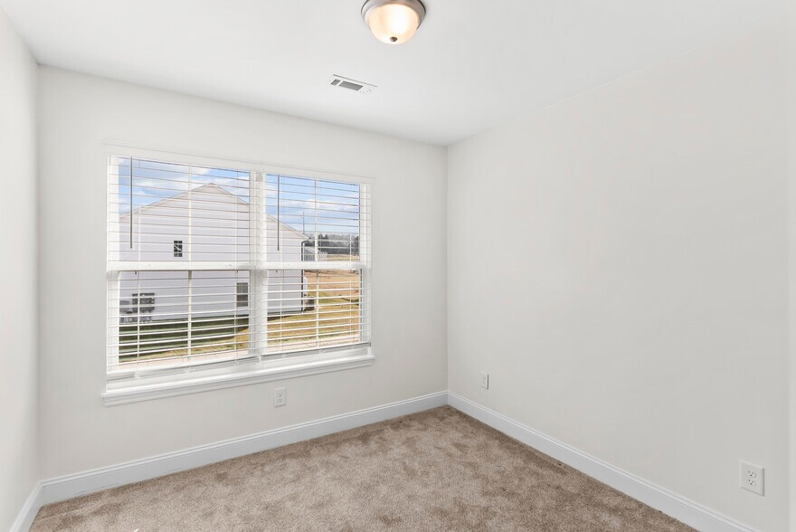 Building Photo - 4891 Ancient Glacier Ln