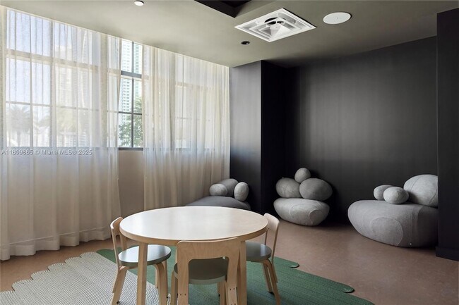 Building Photo - 159 NE 6th St