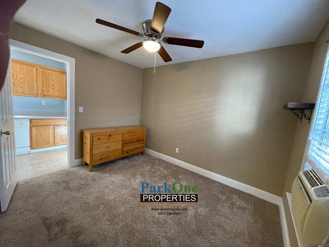 Building Photo - Ward St LO