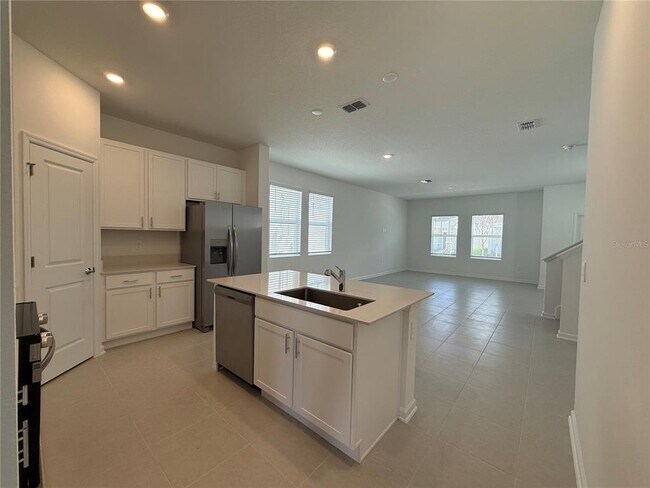 Building Photo - 734 Honeyrock St