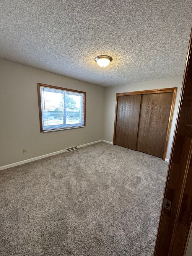 Building Photo - 255 Miller Ln