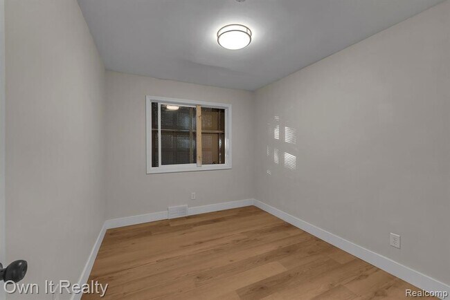Building Photo - 4316 Lakewood St