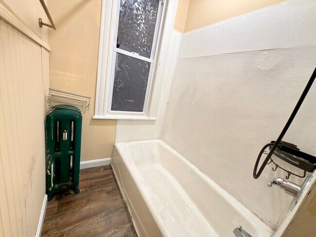 Building Photo - 90 Vernon St