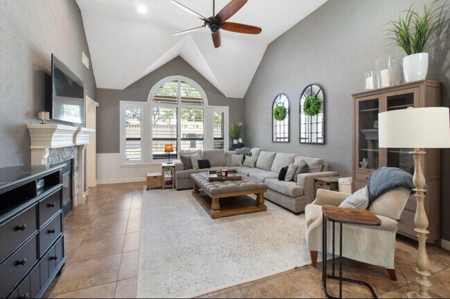 Building Photo - 18234 Knotty Green Dr