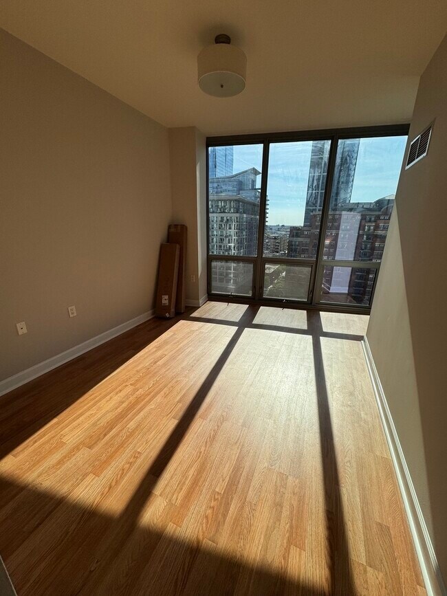 Building Photo - 1235 S Prairie Ave
