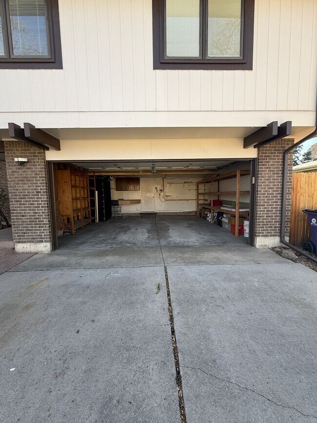 Building Photo - Spacious 4 bedroom home in the heart of Virginia Village!