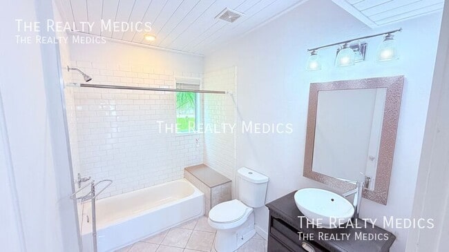 Building Photo - 502 Rio Vista Ave