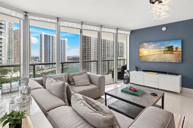 Building Photo - 495 Brickell Ave
