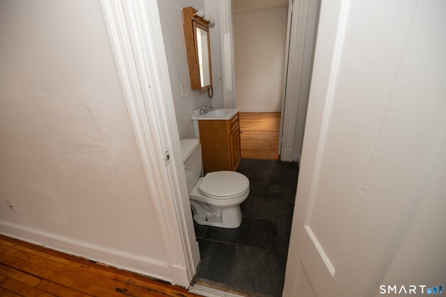 Building Photo - 473 Howard Ave