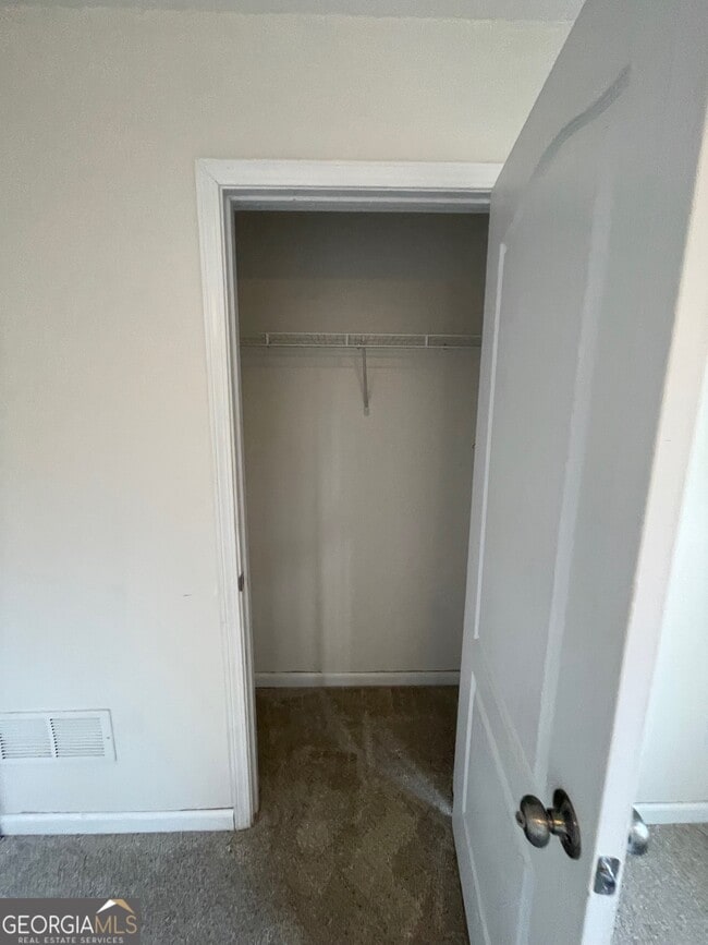 Building Photo - 721 Meadow Spring Dr