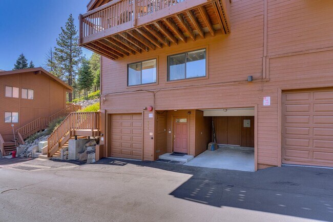 Building Photo - Lakeview condo in Incline Village