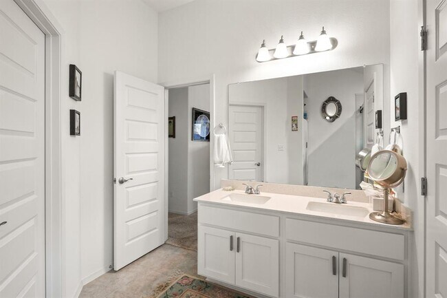 Building Photo - 128 Riverhill Dr