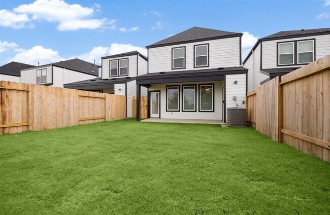 Building Photo - 2911 Crown Gate Dr