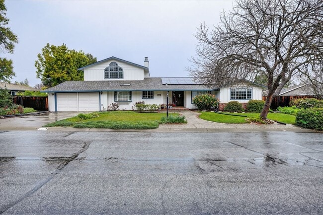 Building Photo - Absolutely Beautiful 4BR 3.5BA 2 Story Home in quiet neighborhood in Los Altos