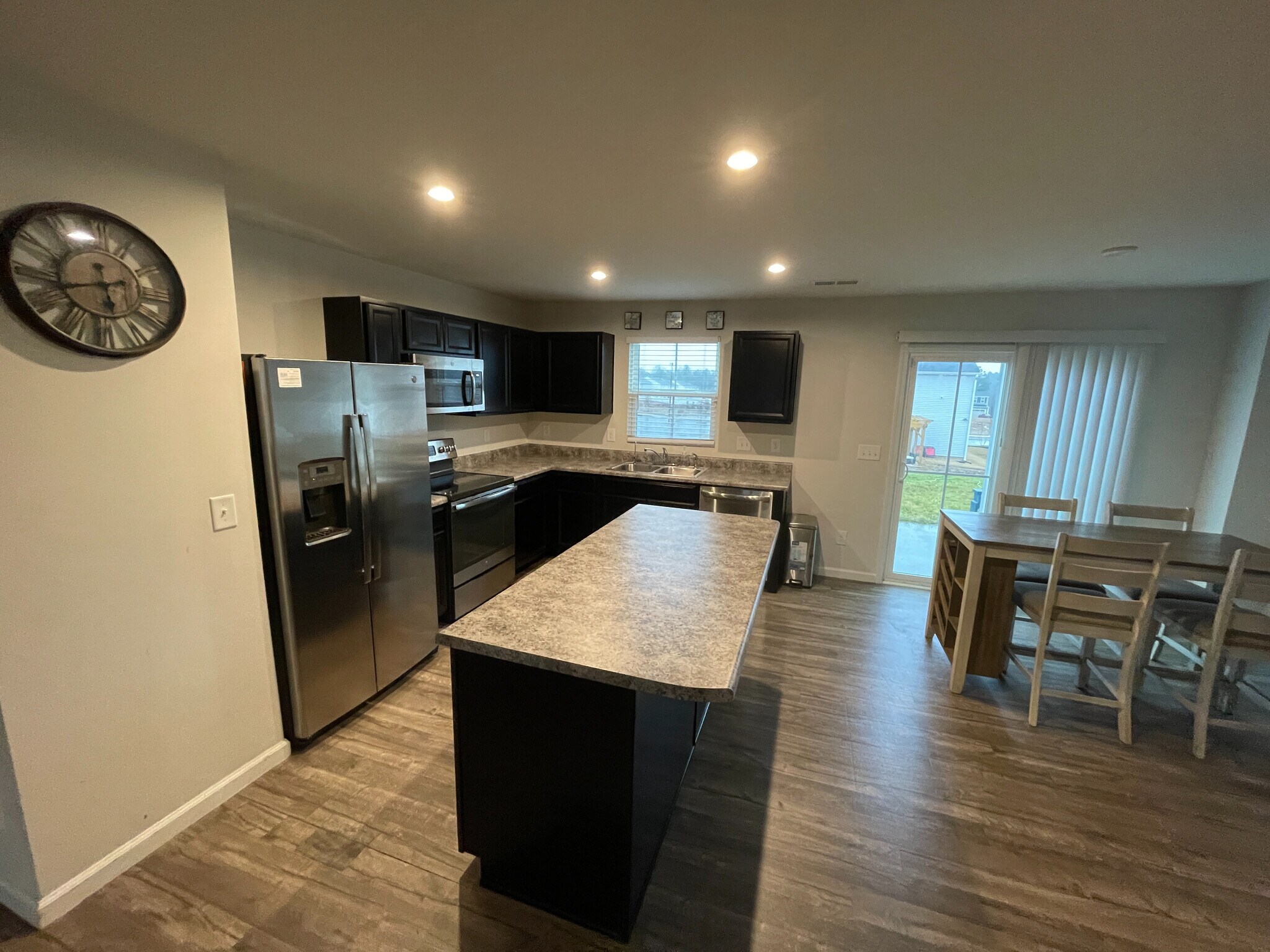 Building Photo - Room in Single Family Home on Bent Willow Dr