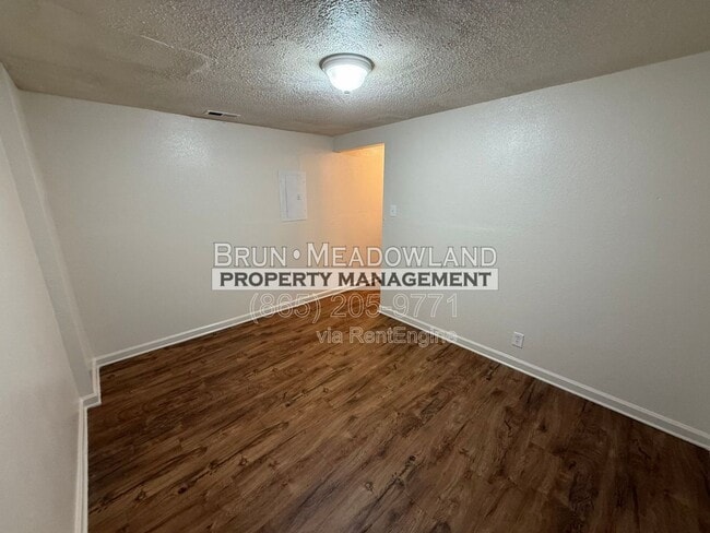 Building Photo - 436 E Red Bud Rd