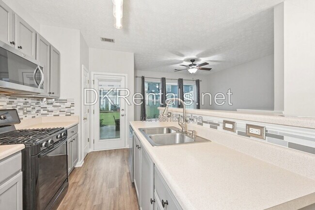 Building Photo - 6311 Shoreview Cir