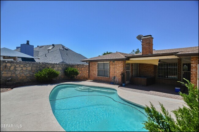 Building Photo - 11600 Casa View Dr