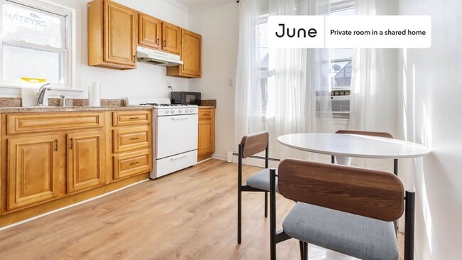 Building Photo - Room in Shared 4 bed/1 bath home