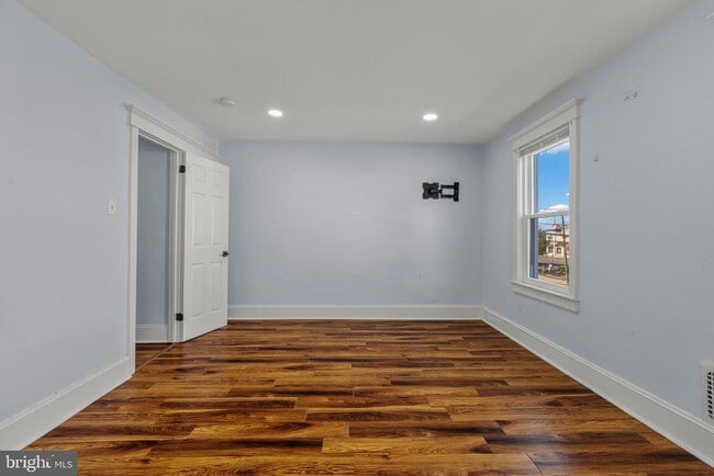 Building Photo - 601 High St