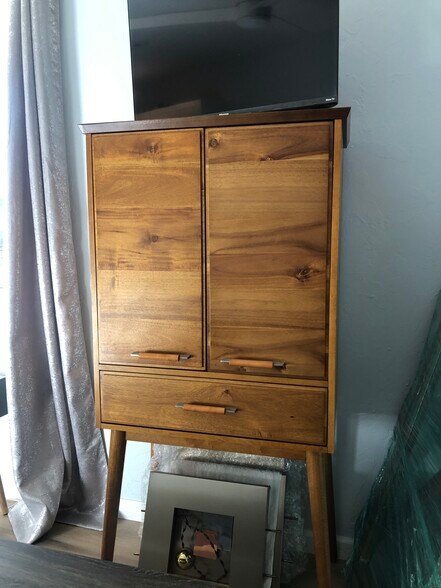 Entertainment Cabinet - 435 Lincoln Ave