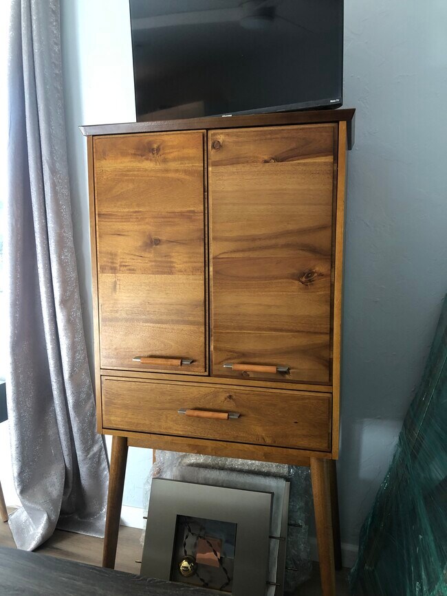 Entertainment Cabinet - 435 Lincoln Ave