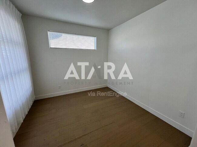 Building Photo - 955 S 850 W