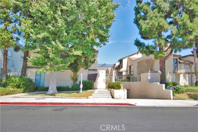 Building Photo - 746 N Eucalyptus Ave