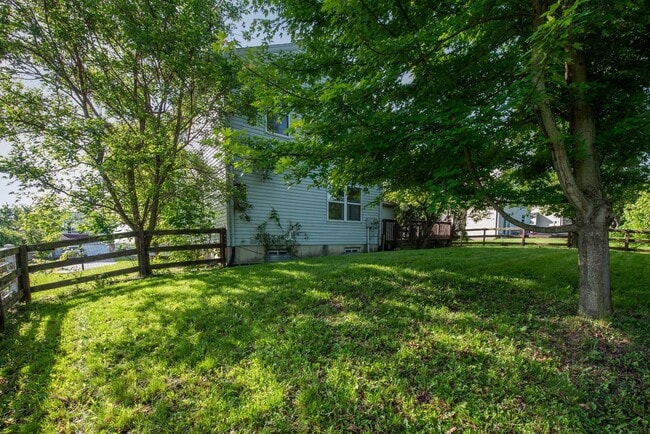 Building Photo - Lebanon- Beautiful 3 bed 2.5 bath home