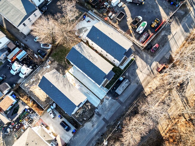 Building Photo - 12 Andy St