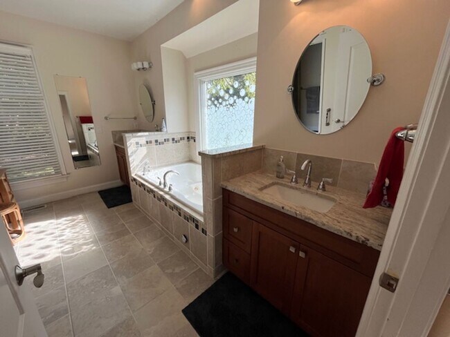 Building Photo - Welcome to Elegant Living in the Charming Porters Neck Plantation Community!