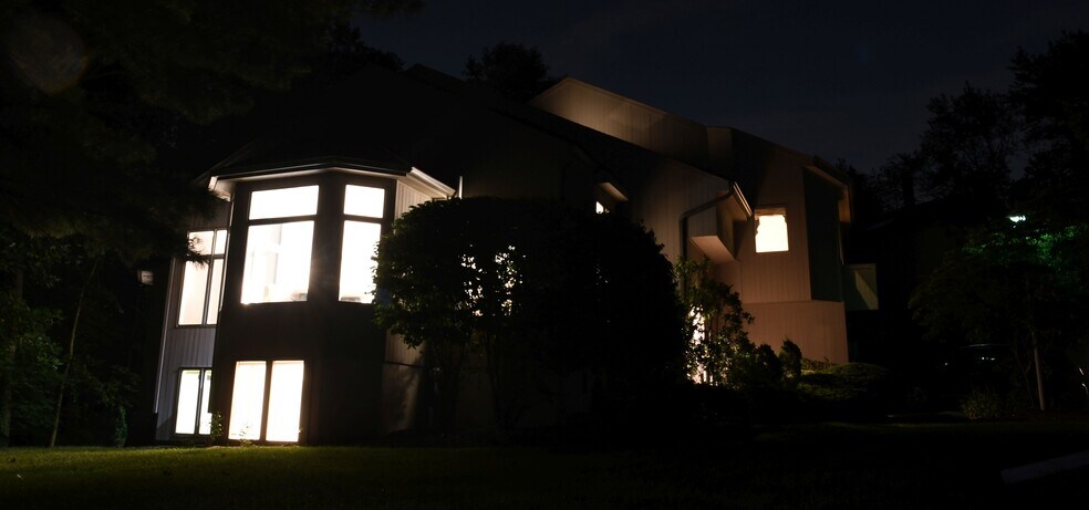 Building Photo - 38 Robinhood Dr