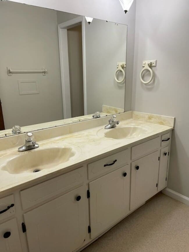 Building Photo - SINGLE FAMILY HOME