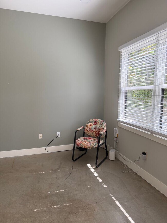 Building Photo - Rare Live/Work or Residential Opportunity in the Heart of North Oak Park!