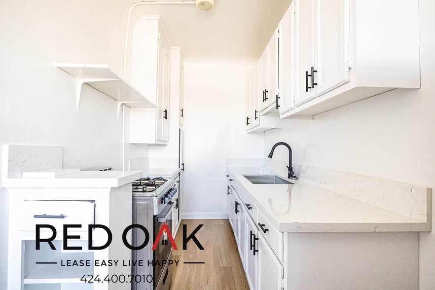 Building Photo - 706 N St Andrews Pl