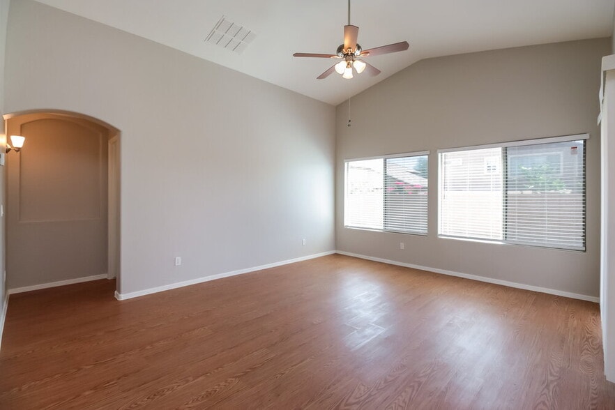 Building Photo - 25549 W Winslow Ave