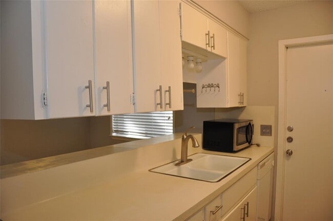 Building Photo - 2011 Gathright Cove