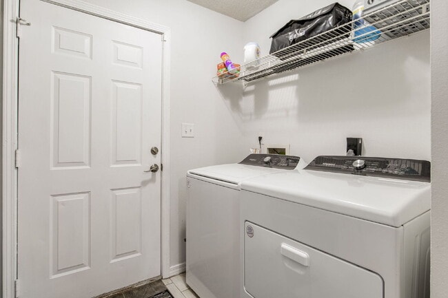 Building Photo - Move-in ready 3-bedroom, 1-bath cottage