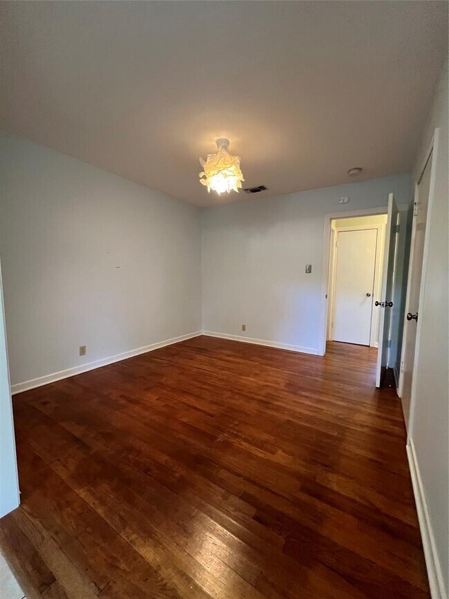 Building Photo - 1511 Romeria Dr