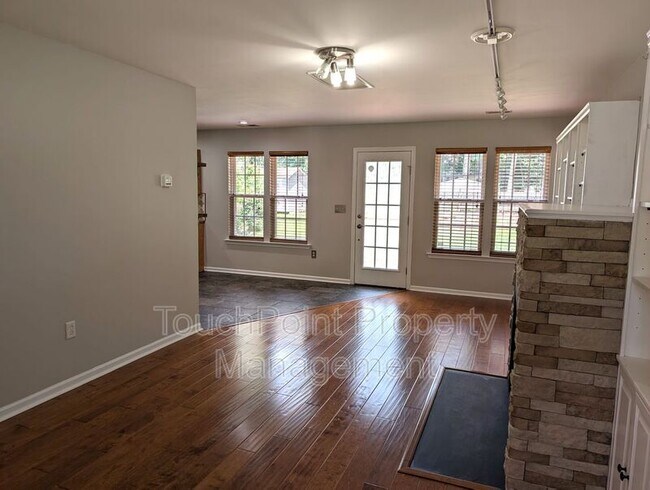 Building Photo - 9935 Redbud Tree Ct