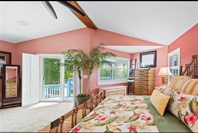 Building Photo - 4150 SE Whiticar Way