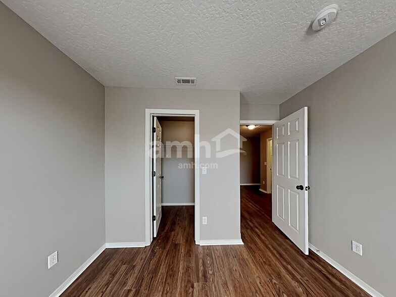 Building Photo - 1038 N Cambrick Dr