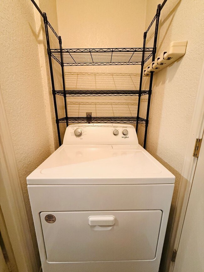 Building Photo - 2801 Lucille Dr