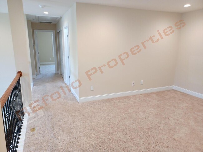 Building Photo - Luxury 5 Bedroom, 3 Bath, 2-Car Garage End...