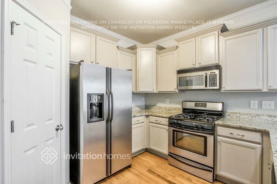 Building Photo - 2507 Brentford Pl