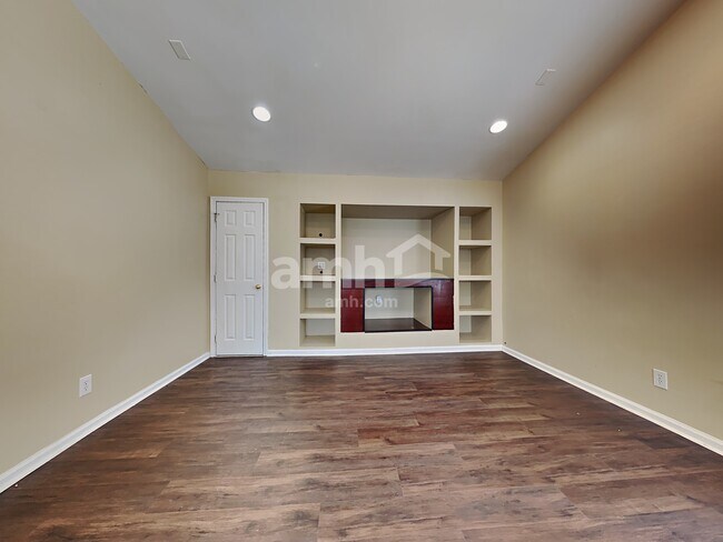 Building Photo - 503 Sparkleberry Ln
