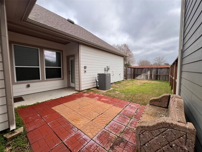 Building Photo - 6002 Dark Kite Trl