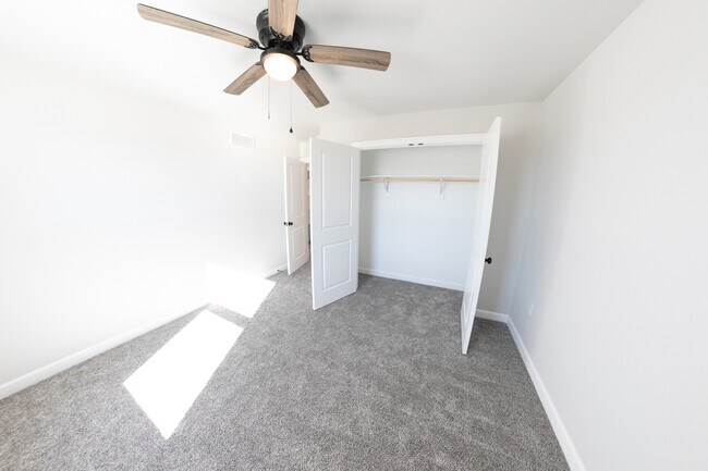 Building Photo - 374 SE 95th Rd