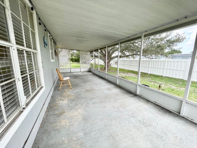 Building Photo - Two bedroom and two bathroom house with ac...